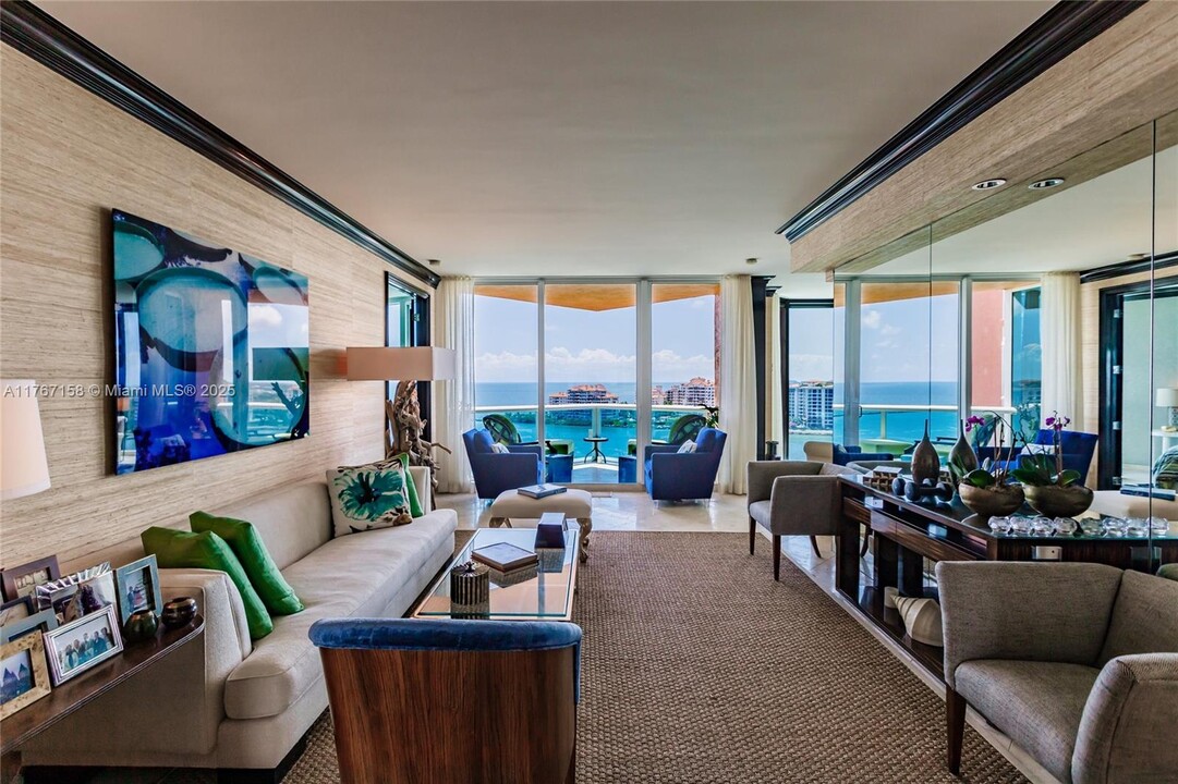 300 S Pointe Dr, Unit # 1604 in Miami Beach, FL - Building Photo
