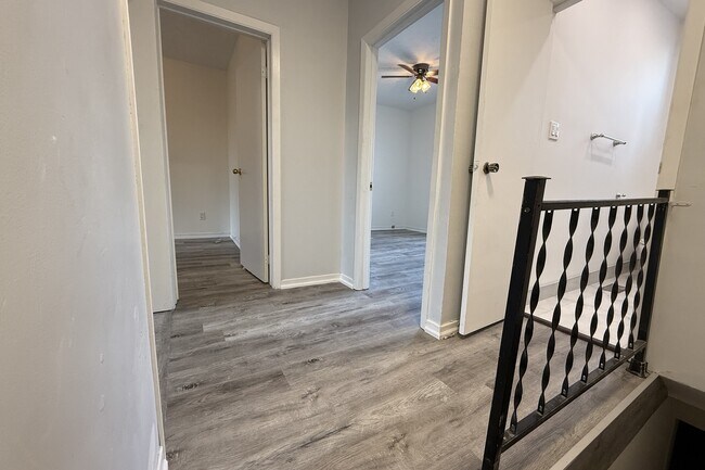 3254 Dundas St W in Toronto, ON - Building Photo - Building Photo