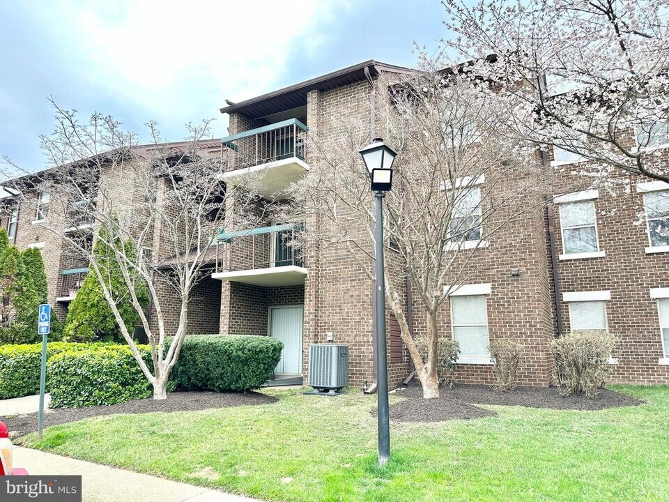 7917 Coriander Dr in Gaithersburg, MD - Building Photo