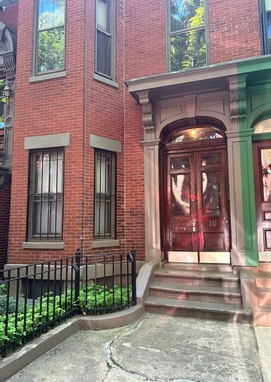 property at 10 Wellington St
