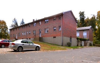 Regency III Apartments in Vernon, CT - Foto de edificio - Building Photo