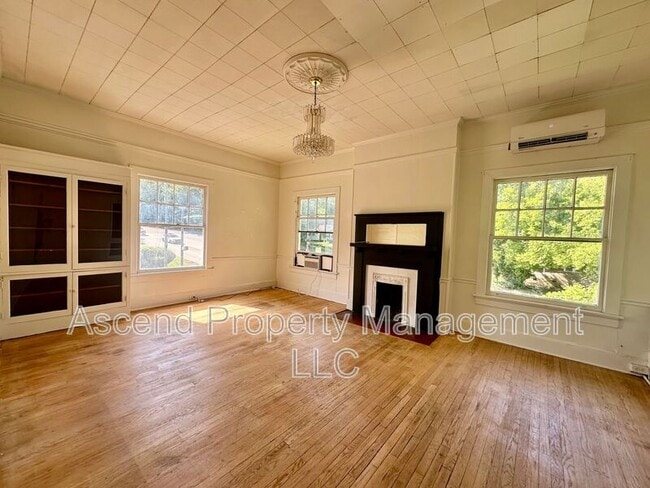 property at 1501 N Chamberlain Ave