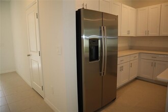 3346 Lapis Lk Dr in Zephyrhills, FL - Building Photo - Building Photo