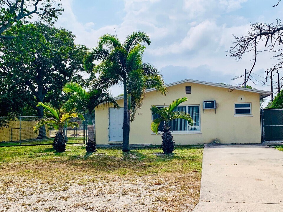 417 NE 2nd St in Boynton Beach, FL - Building Photo