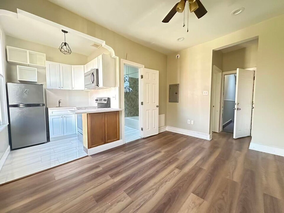 1828 W Diamond St in Philadelphia, PA - Building Photo