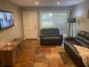 4838 Bartlett Rd in Forest Park, GA - Building Photo - Building Photo