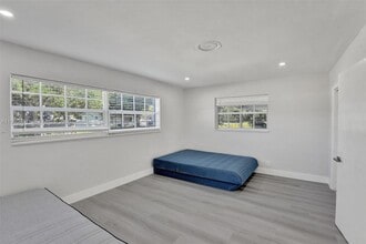 5657 Grant St in Hollywood, FL - Building Photo - Building Photo