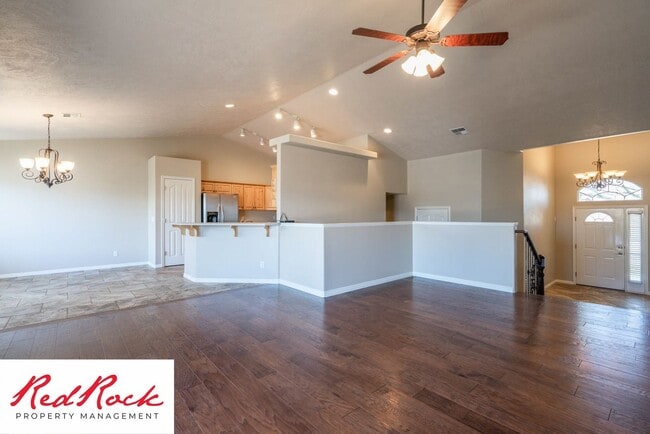 1075 E McKinley Wy