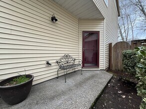 21101 SW Madeira Terrace in Sherwood, OR - Building Photo - Building Photo