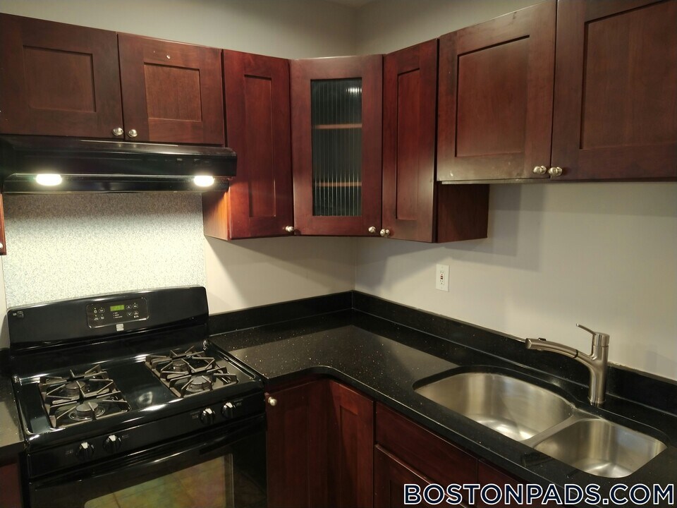 44 Fenton St in Boston, MA - Building Photo