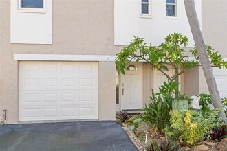 255 Capri Cir N in Treasure Island, FL - Building Photo - Building Photo