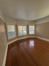 2120 SE Main St in Portland, OR - Building Photo - Building Photo