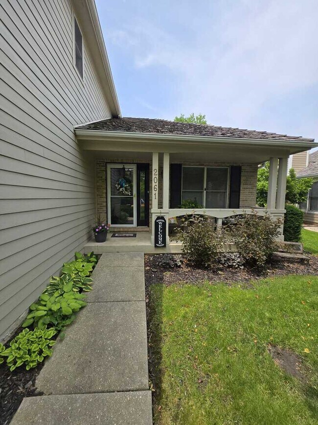 2061 Brookside Ln in Aurora, IL - Building Photo - Building Photo