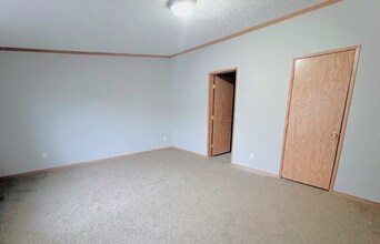 9278 Windjammer Dr in Ira, MI - Foto de edificio - Building Photo