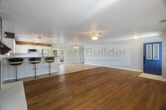 12905 Marble Ave NE in Albuquerque, NM - Building Photo - Building Photo