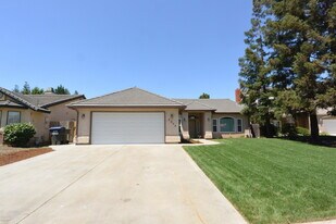 2843 S Covington Ct in Visalia, CA - Building Photo