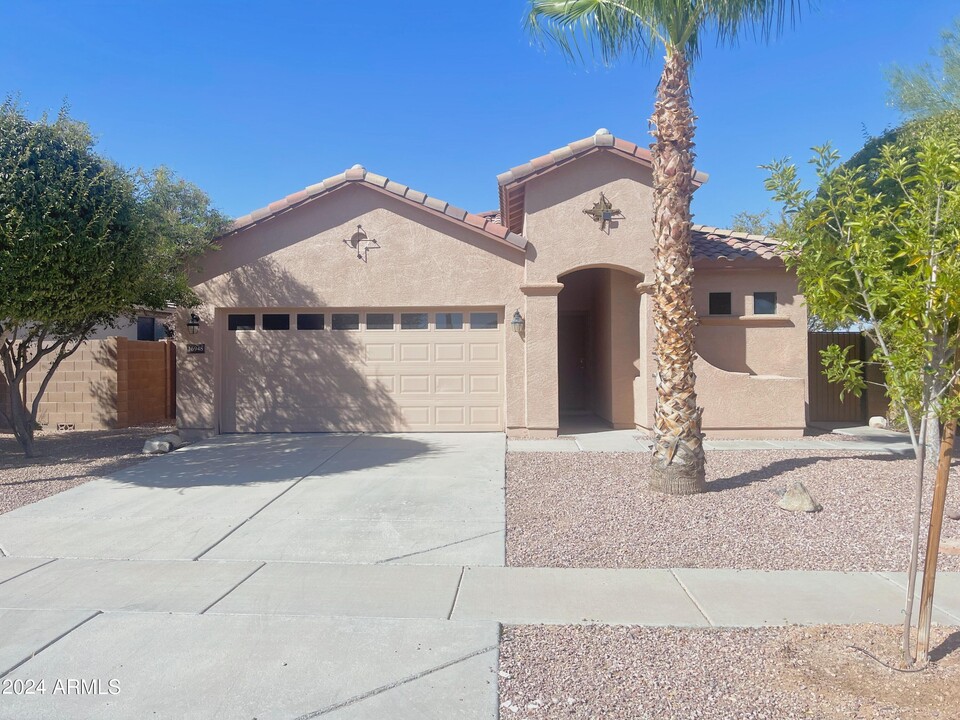 16948 W Windermere Way in Surprise, AZ - Building Photo