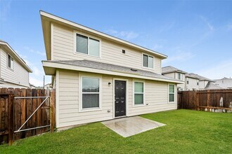23699 Goodfellow Dr in Spring, TX - Foto de edificio - Building Photo