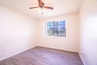 1300 Crestwood Ct S in Royal Palm Beach, FL - Building Photo - Building Photo