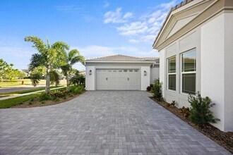 5741 Beechnut Dr in Westlake, FL - Building Photo - Building Photo