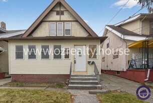 450 2nd St in Toledo, OH - Building Photo