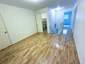 6902 Sandy Knolls Dr in Spring, TX - Foto de edificio - Building Photo