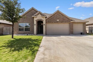 7312 La Escolara Ranch Rd in Odessa, TX - Building Photo