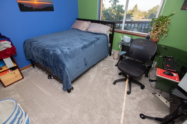 property at 18 S Zinnia Way