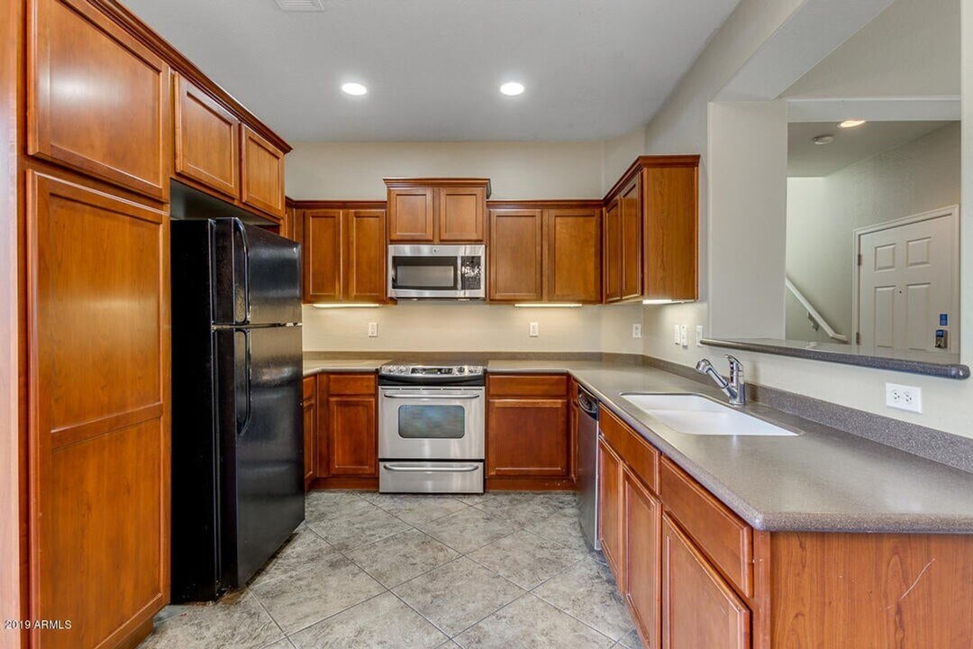 1918 W Davis Rd in Phoenix, AZ - Building Photo