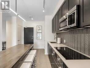 293 The Kingsway in Toronto, ON - Building Photo - Building Photo