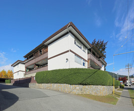 Lynn Park Manor in North Vancouver, BC - Building Photo - Building Photo