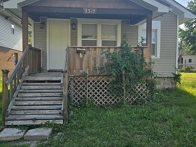 property at 2315 N Ellis St