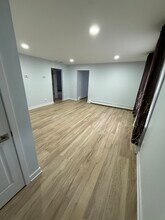 223 Miller Ave in Elmwood Park, NJ - Foto de edificio - Building Photo
