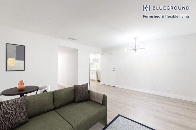 11208 S Western Ave-Unit -FL1-ID5725A in Los Angeles, CA - Foto de edificio - Building Photo