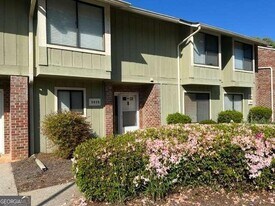 2032 Powers Ferry Trce SE in Marietta, GA - Building Photo