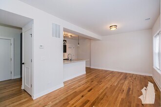 2203 W Eastwood Ave, Unit GDN in Chicago, IL - Building Photo - Building Photo