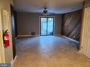 459 Via Cascata Dr in Clementon, NJ - Building Photo - Building Photo