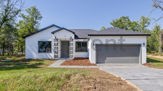 Unit in Citrus Springs, FL - Building Photo