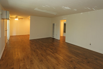 Park Cerritos Apartments in Stanton, CA - Building Photo - Interior Photo