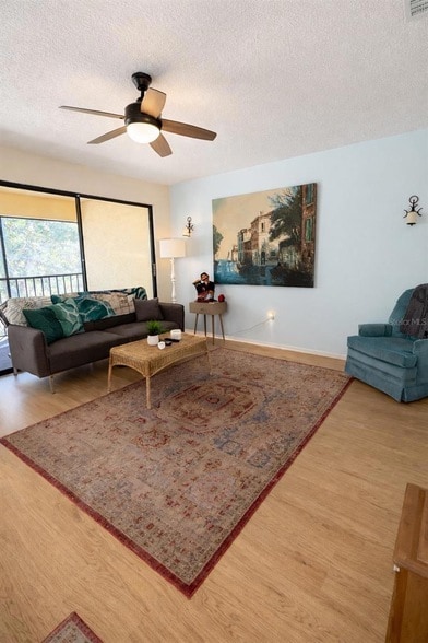 9374 Nakoma Way, Unit 0009 in Spring Hill, FL - Foto de edificio - Building Photo