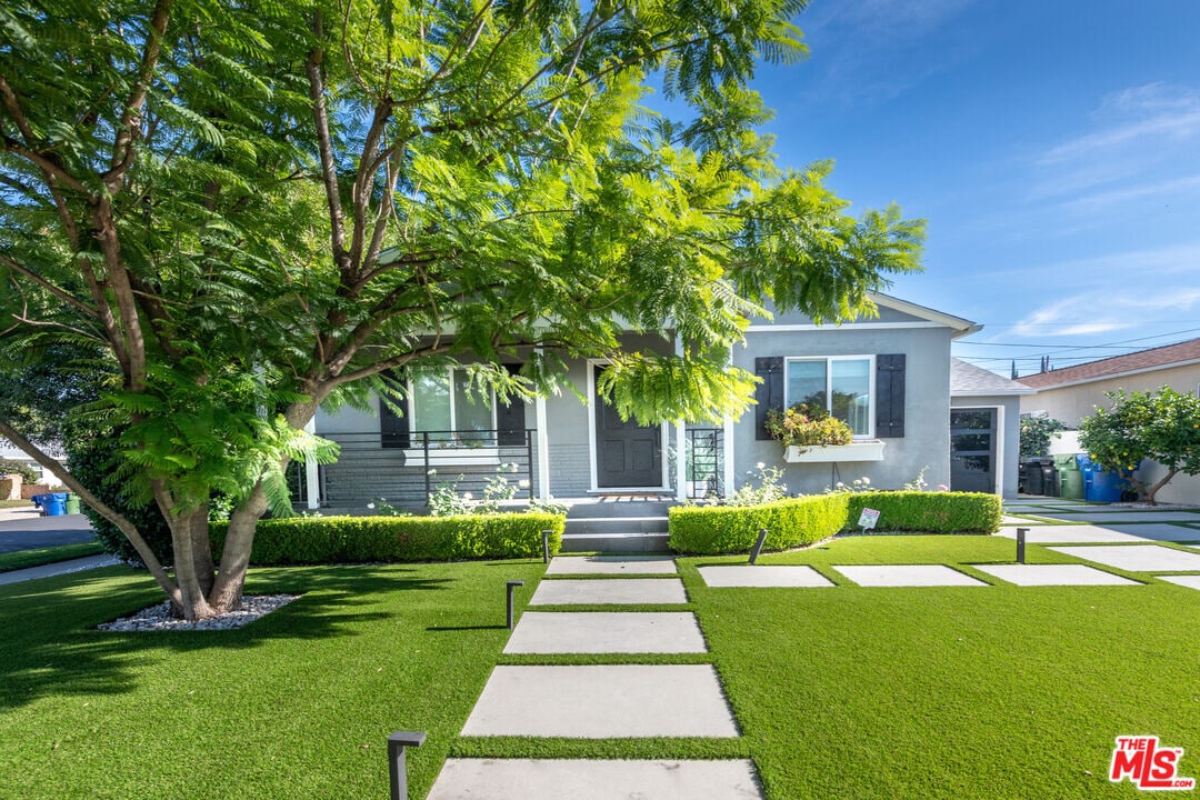 5970 Balcom Ave in Los Angeles, CA - Building Photo