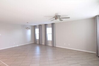 102 Schuylerville Dr in Elgin, TX - Building Photo - Building Photo