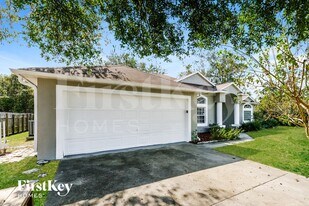 2411 Dumas Dr in Deltona, FL - Building Photo