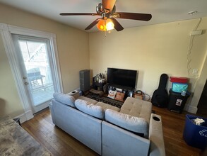26 White St, Unit 2 in Cambridge, MA - Building Photo - Building Photo