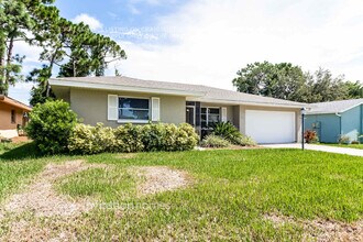 1436 Strada D Oro in Venice, FL - Foto de edificio - Building Photo