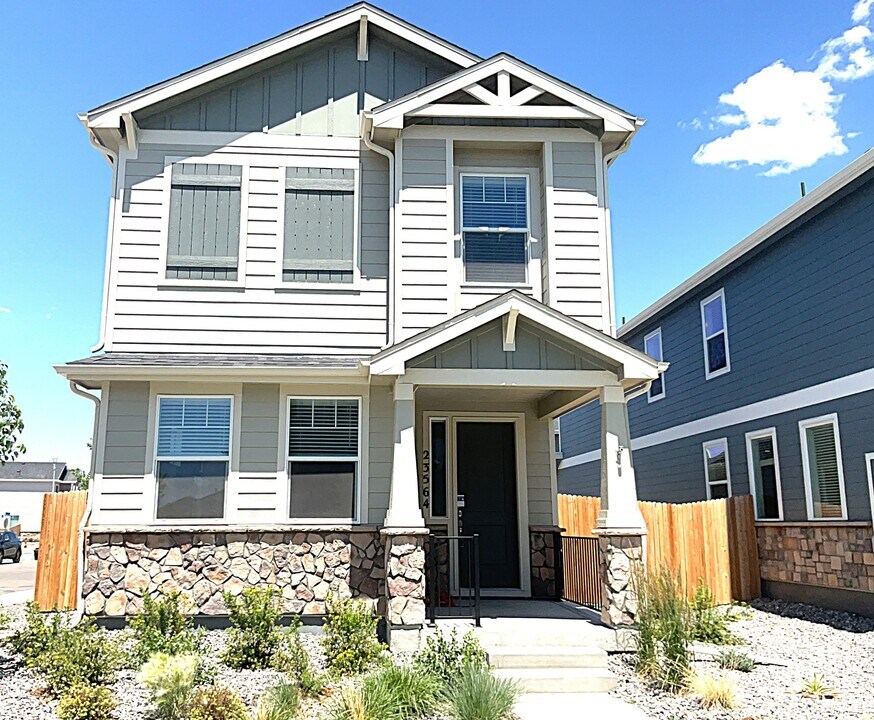 23564 E 2nd Pl in Aurora, CO - Building Photo