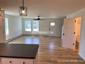 66 Wildwood Dr in Bangor, ME - Foto de edificio - Building Photo