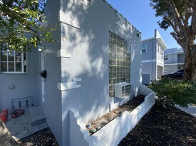 10 N Palmway in Lake Worth Beach, FL - Building Photo