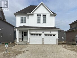 209 Clipper Dr in Clearview, ON - Building Photo