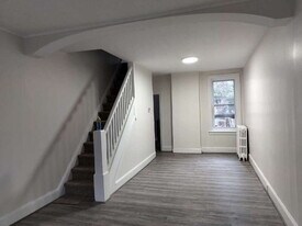 547 Centre St in Trenton, NJ - Building Photo